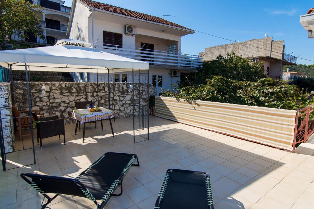 Holidays Apartments Slanada With Terrace And Sea View, Near The Beach & Town Trogir, Free Parking, Quiet Place On Peninsula Ciovo ภายนอก รูปภาพ